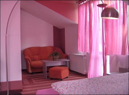 Imagen de la habitación del Hotel Color, Asenovgrad. Foto 36