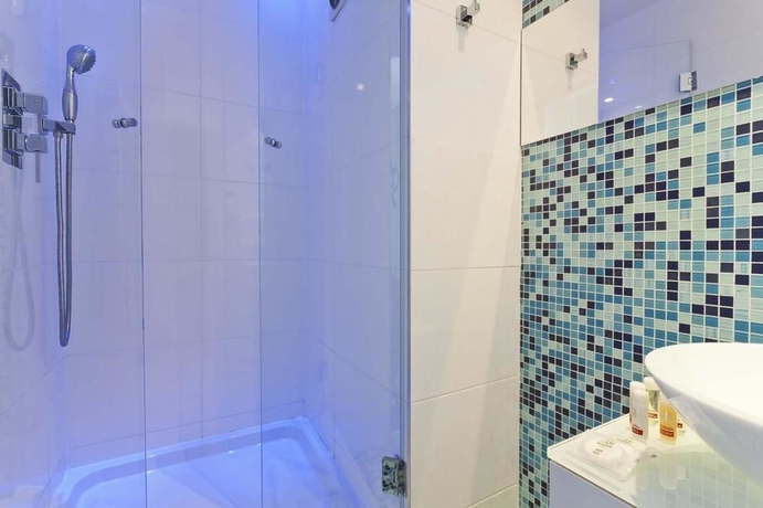 Imagen de la habitación del Hotel Color Design. Foto 8