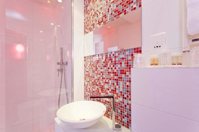 Imagen de la habitación del Hotel Color Design. Foto 12