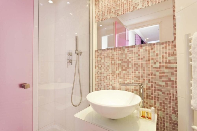 Imagen de la habitación del Hotel Color Design. Foto 14