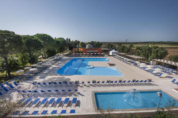 Imagen de la piscina del Hotel Color Dolmen Family Village. Foto 9