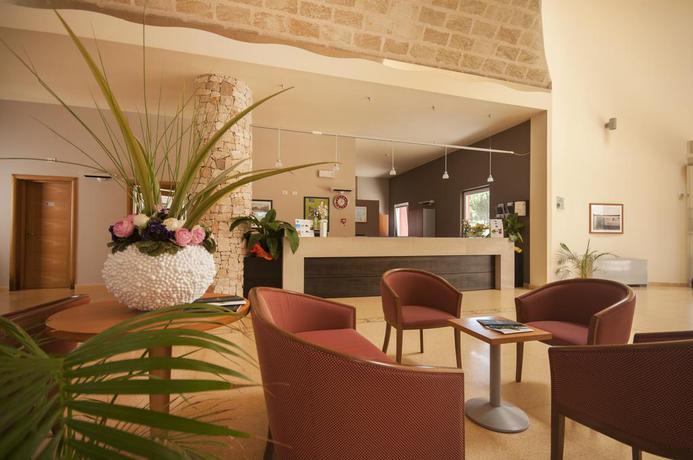 Imagen del bar/restaurante del Hotel Color Dolmen Family Village. Foto 2