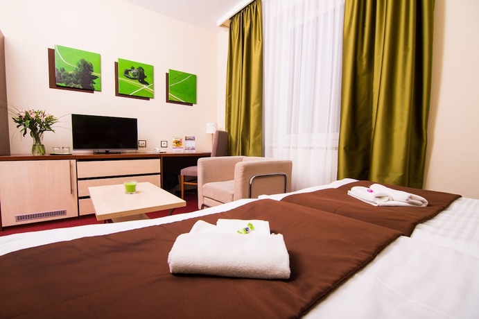 Imagen de la habitación del Hotel Color. Foto 2