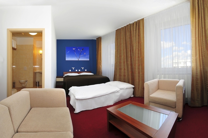 Imagen de la habitación del Hotel Color. Foto 3