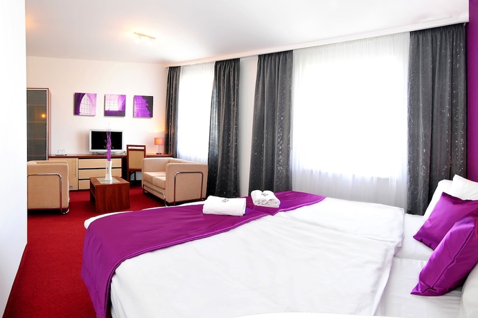 Imagen de la habitación del Hotel Color. Foto 10