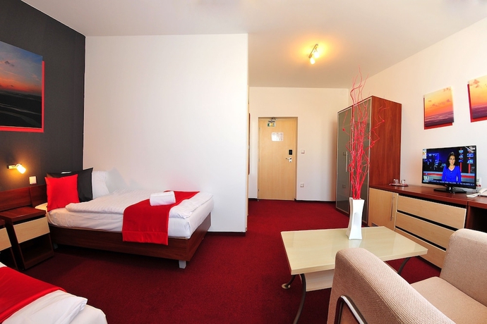 Imagen de la habitación del Hotel Color. Foto 16