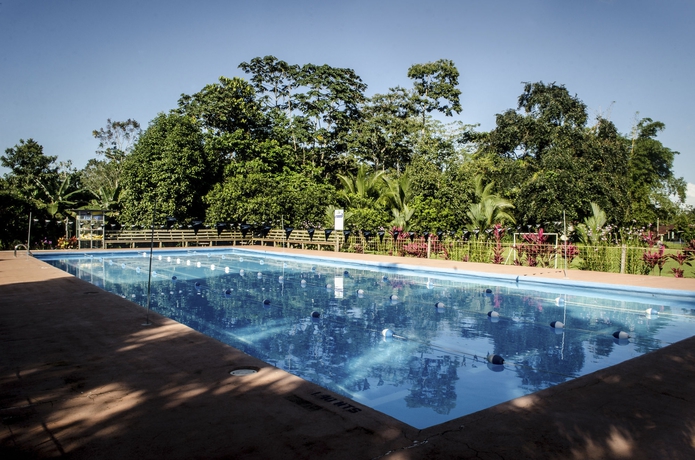 Imagen de la piscina del Hotel Colores Del Arenal. Foto 16