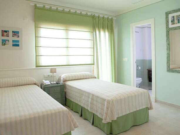 Imagen de la habitación del Hotel Colores de Zahara. Foto 13