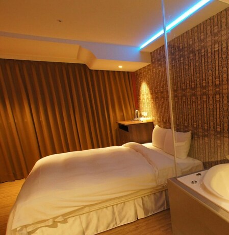 Imagen de la habitación del Hotel Colors Infinity Inn. Foto 17
