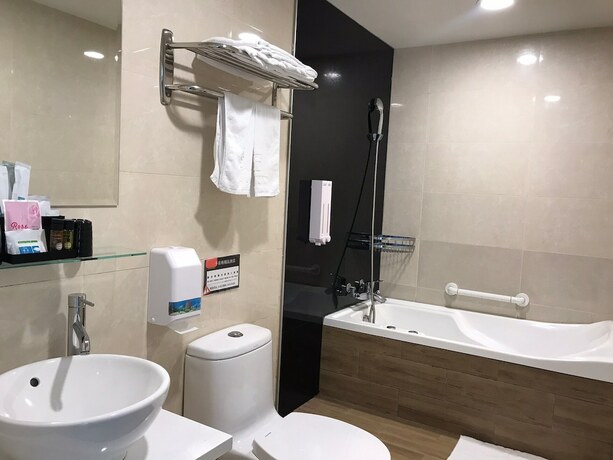 Imagen de la habitación del Hotel Colors Infinity Inn. Foto 28