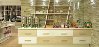 Imagen del bar/restaurante del Hotel Colors Inn. Foto 3