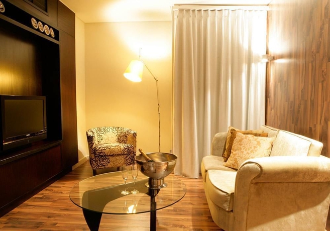 Imagen de la habitación del Hotel Colosseum Luxury. Foto 6