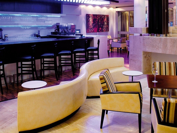 Imagen del bar/restaurante del Hotel Colosseum Luxury. Foto 2