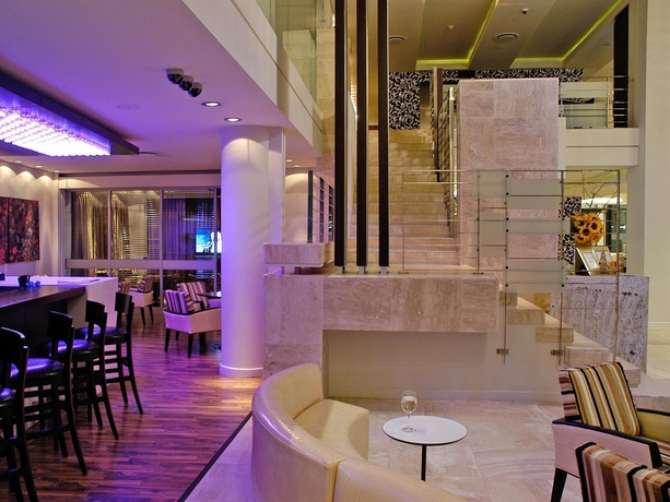 Imagen del bar/restaurante del Hotel Colosseum Luxury. Foto 4
