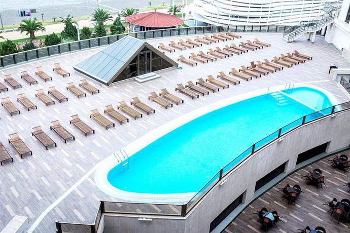 Imagen de la piscina del Hotel Colosseum Marina. Foto 11