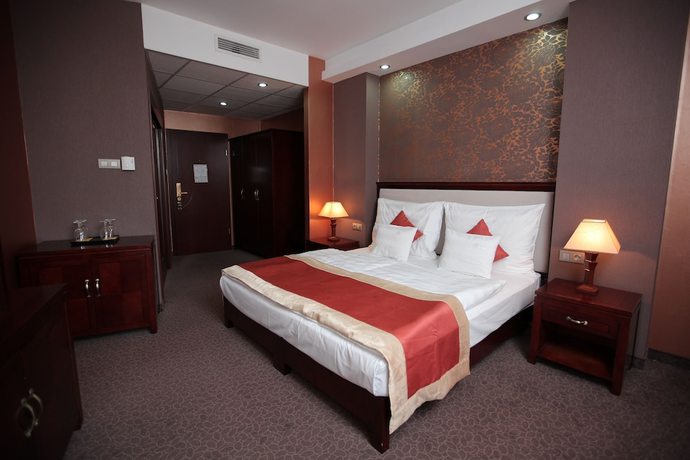 Imagen de la habitación del Hotel Colosseum M&oacute;rahalom. Foto 3