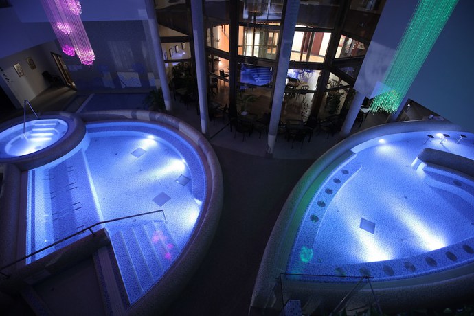 Imagen de la piscina del Hotel Colosseum M&oacute;rahalom. Foto 18