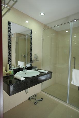 Imagen de la habitación del Hotel Colosseum M&oacute;rahalom. Foto 9