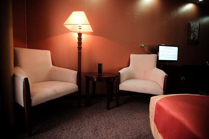 Imagen de la habitación del Hotel Colosseum M&oacute;rahalom. Foto 10