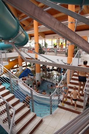 Imagen de la piscina del Hotel Colosseum M&oacute;rahalom. Foto 20