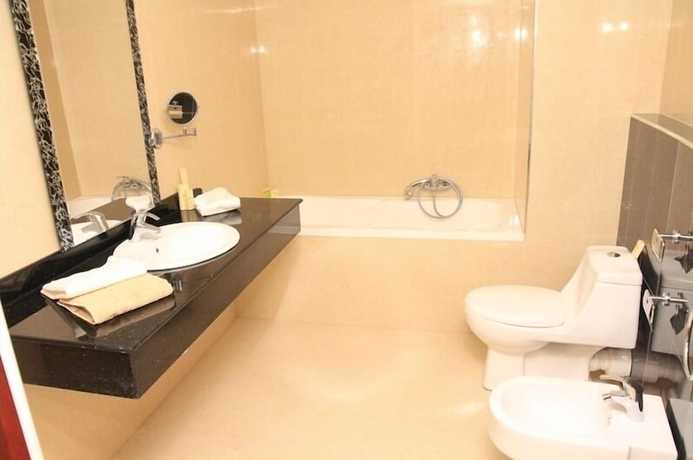 Imagen de la habitación del Hotel Colosseum M&oacute;rahalom. Foto 15