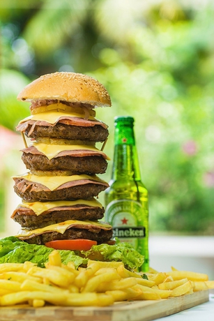 Imagen del bar/restaurante del Hotel Colosseum and Fitness Club. Foto 2