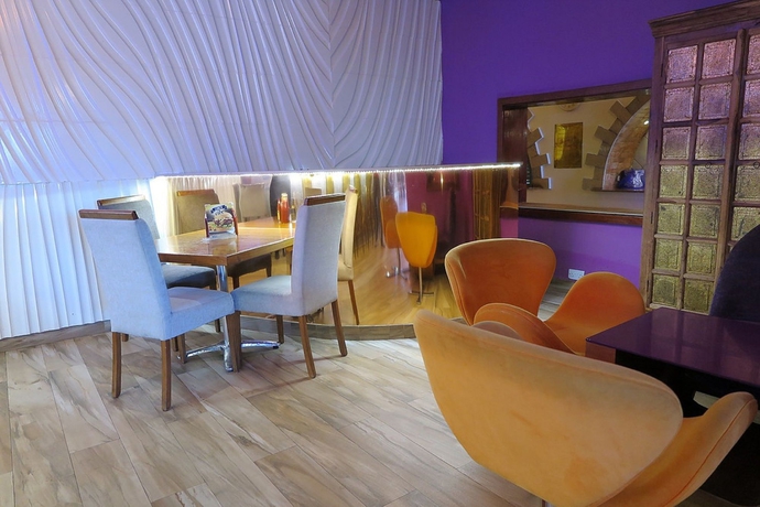 Imagen del bar/restaurante del Hotel Colosseum and Fitness Club. Foto 3