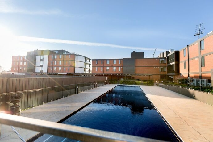 Imagen de la piscina del Hotel Colour and Swank at the Mill in the Heart of the CBD. Foto 20