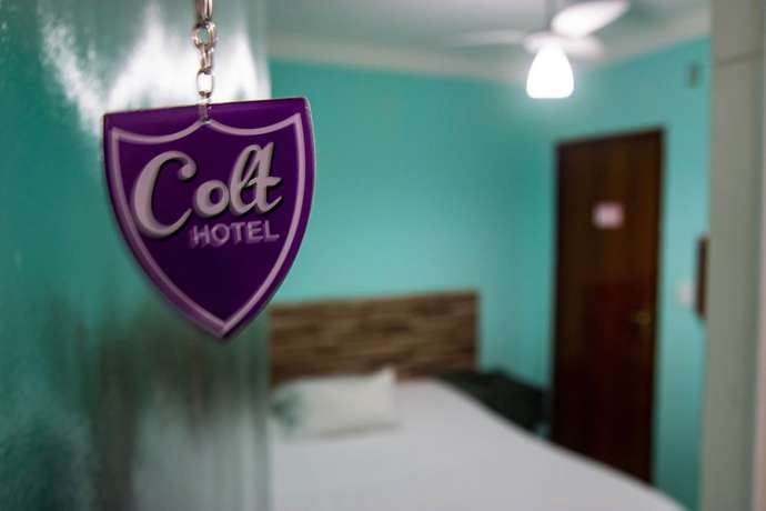 Imagen de la habitación del Hotel Colt. Foto 6