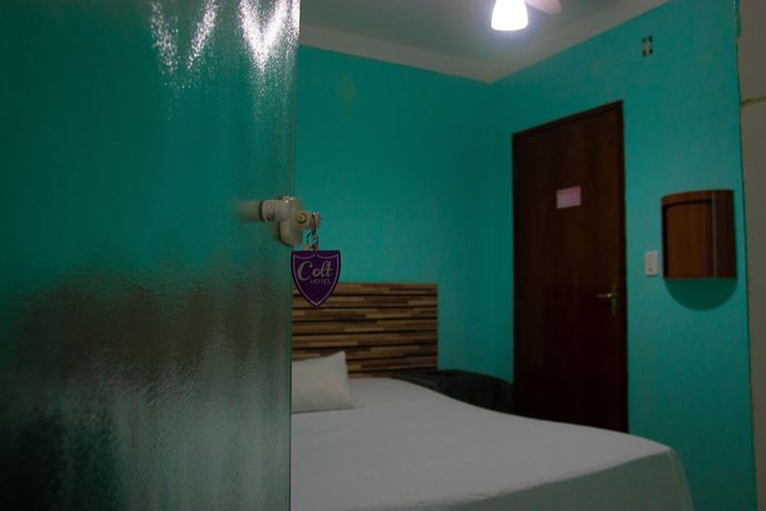 Imagen de la habitación del Hotel Colt. Foto 9