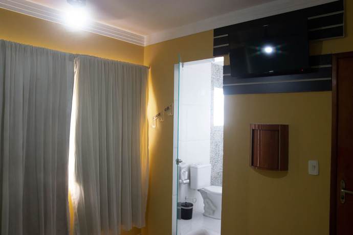 Imagen de la habitación del Hotel Colt. Foto 10