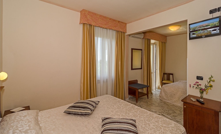 Imagen de la habitación del Hotel Coluccini. Foto 5