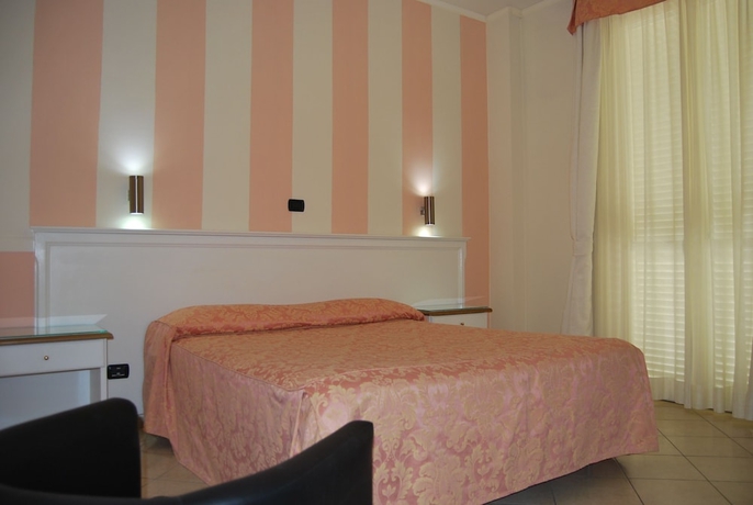 Imagen de la habitación del Hotel Coluccini. Foto 7