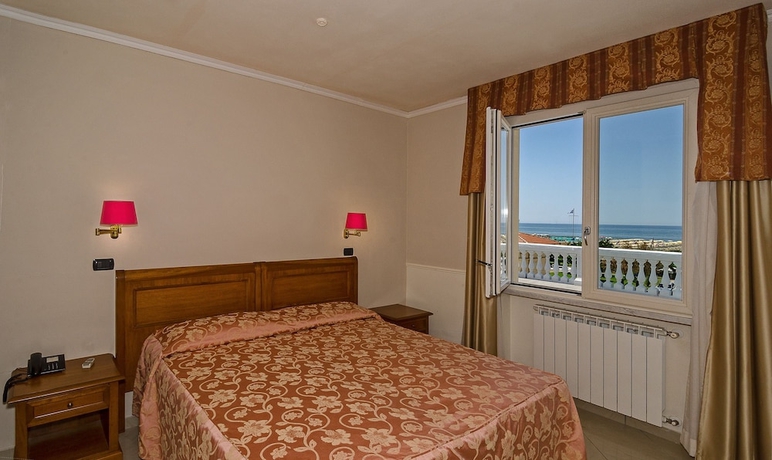 Imagen de la habitación del Hotel Coluccini. Foto 9
