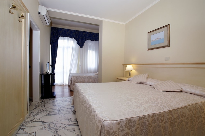Imagen de la habitación del Hotel Coluccini. Foto 10