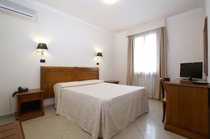 Imagen de la habitación del Hotel Coluccini. Foto 13