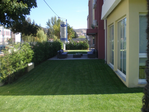 Imagen de los exteriores del Hotel Columbano. Foto 5