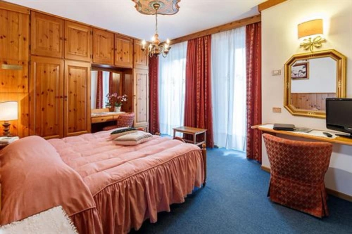 Imagen de la habitación del Hotel Columbia, Cortina d'Ampezzo . Foto 13