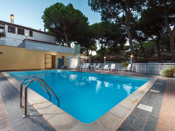 Imagen del bar/restaurante del Hotel Columbia, Marina Romea. Foto 5