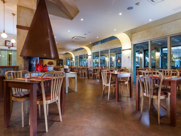 Imagen del bar/restaurante del Hotel Columbia, Marina Romea. Foto 7