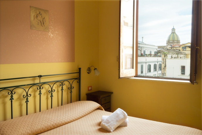 Imagen de la habitación del Hotel Columbia, Palermo. Foto 8