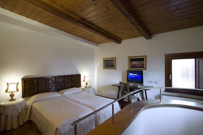 Imagen de la habitación del Hotel Columbia, Plaza de la Rep&uacute;blica. Foto 4