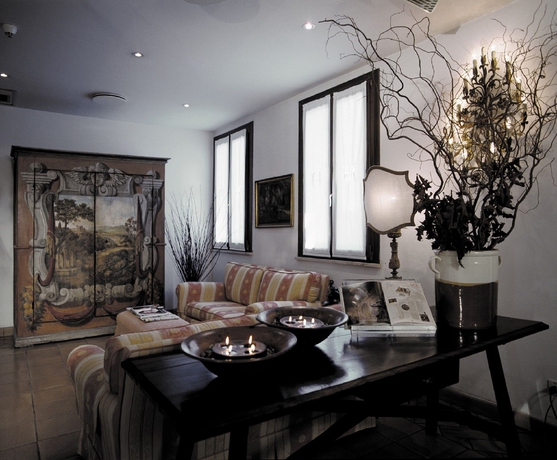 Imagen de los interiores del Hotel Columbia, Plaza de la Rep&uacute;blica. Foto 11