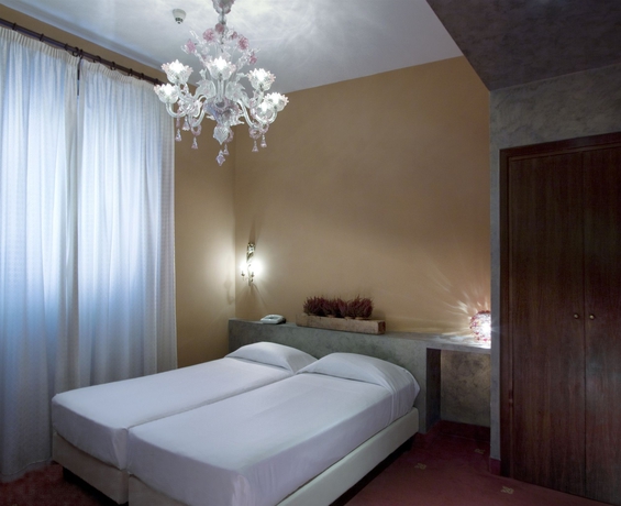 Imagen de la habitación del Hotel Columbia, Roma. Foto 5