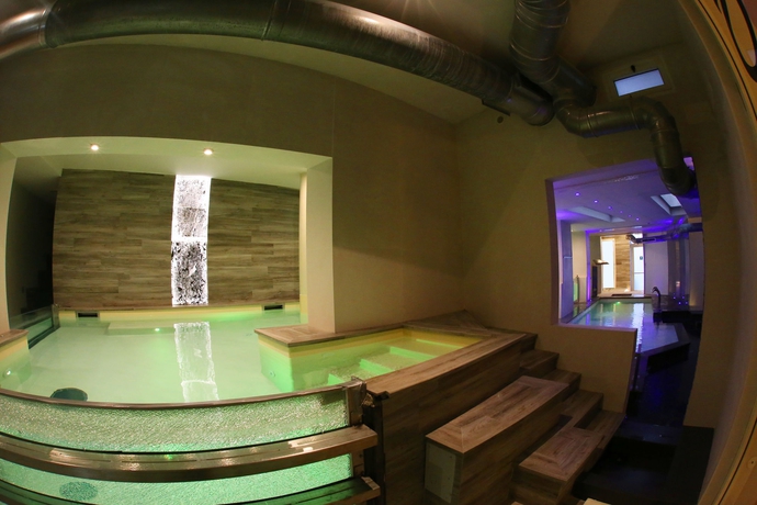 Imagen de la piscina del Hotel Columbia Wellness Spa. Foto 13