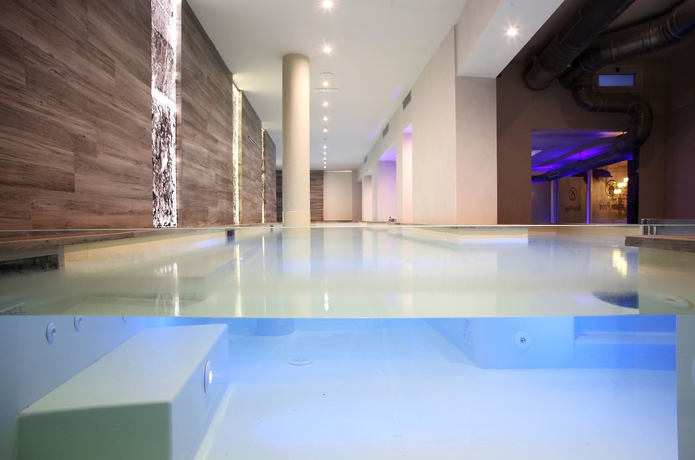 Imagen de la piscina del Hotel Columbia Wellness Spa. Foto 16