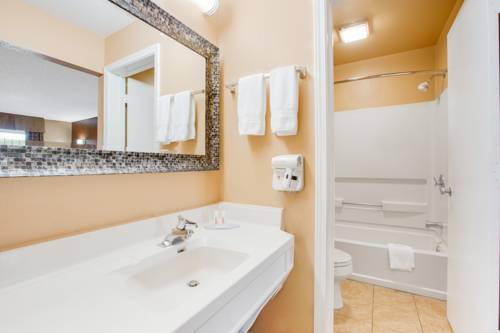 Imagen de la habitación del Hotel Columbus Inn and Suites. Foto 4