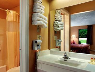 Imagen de la habitación del Hotel Columbus Inn and Suites. Foto 11