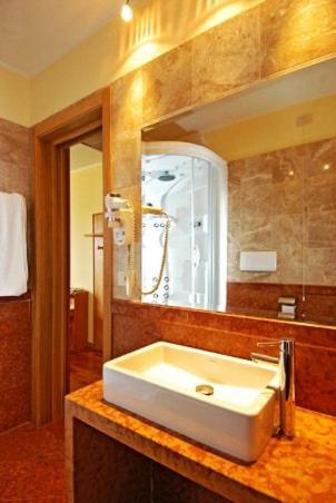 Imagen de la habitación del Hotel Columbus, Lignano Sabbiadoro. Foto 6