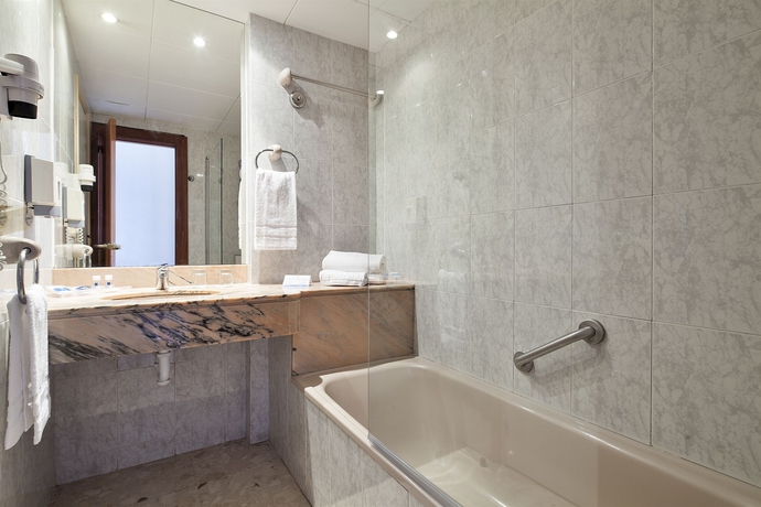 Imagen de la habitación del Hotel Columbus, Playa de Aro. Foto 3